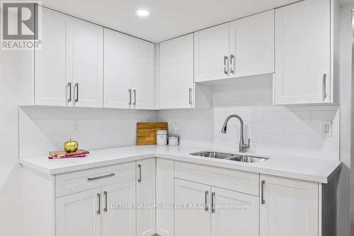 883 Westbury Place, London, ON - Indoor Photo Showing Kitchen With Double Sink