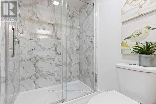 883 Westbury Place, London, ON - Indoor Photo Showing Bathroom