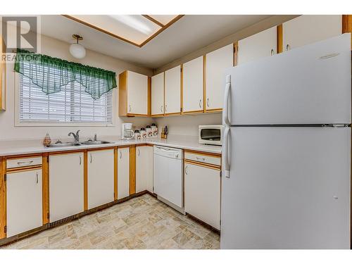 2806 35 Street Unit# 102, Vernon, BC - Indoor Photo Showing Kitchen With Double Sink