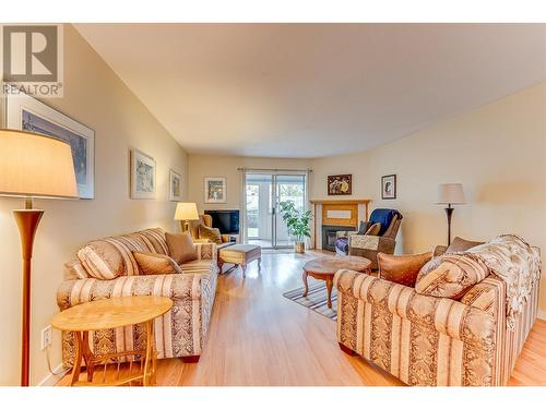 2806 35 Street Unit# 102, Vernon, BC - Indoor Photo Showing Living Room