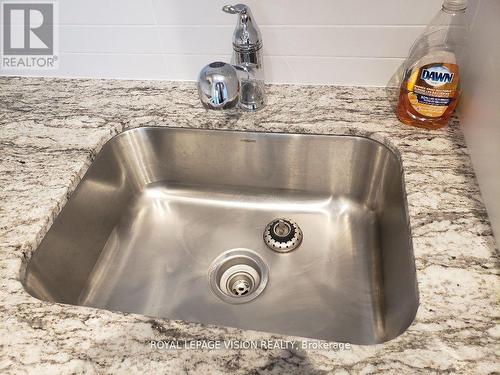 431 - 20 O'Neill Road, Toronto, ON - Indoor Photo Showing Kitchen With Double Sink