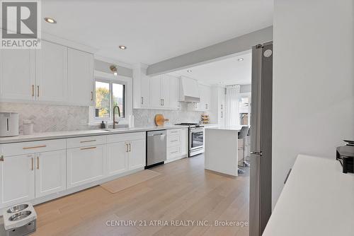 699 Highview Road, Pickering, ON - Indoor Photo Showing Kitchen With Upgraded Kitchen