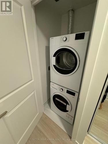 1802-30 Upper Mall Way, Vaughan, ON - Indoor Photo Showing Laundry Room