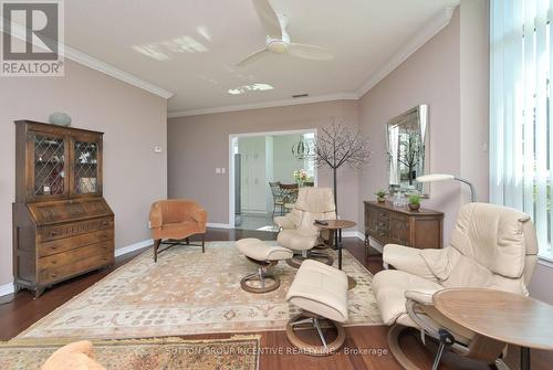 110 - 4 Briar Hill Heights, New Tecumseth, ON - Indoor Photo Showing Living Room