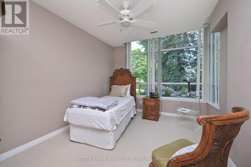 110 - 4 Briar Hill Heights, New Tecumseth, ON - Indoor Photo Showing Bedroom