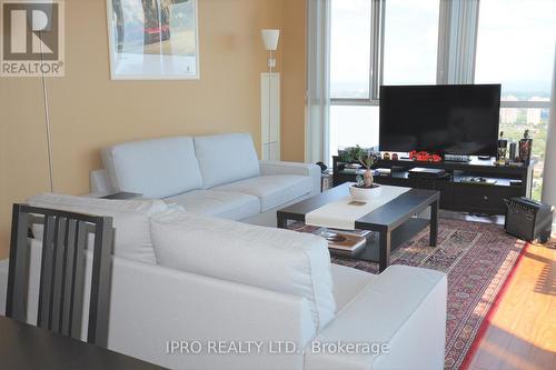 3009 - 225 Webb Drive, Mississauga, ON - Indoor Photo Showing Living Room