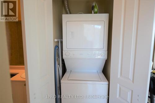 3009 - 225 Webb Drive, Mississauga, ON - Indoor Photo Showing Laundry Room