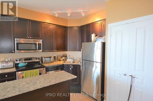 3009 - 225 Webb Drive, Mississauga, ON - Indoor Photo Showing Kitchen