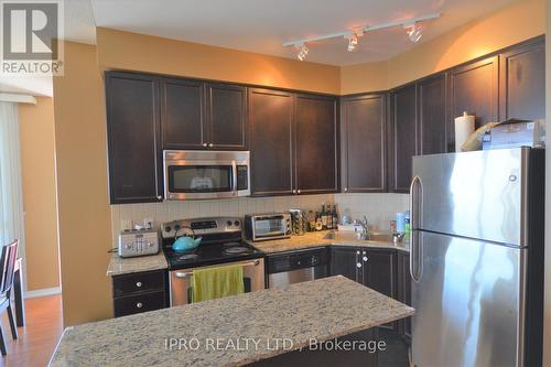 3009 - 225 Webb Drive, Mississauga, ON - Indoor Photo Showing Kitchen