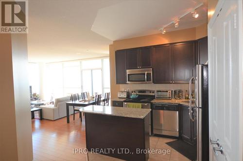 3009 - 225 Webb Drive, Mississauga, ON - Indoor Photo Showing Kitchen