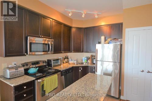 3009 - 225 Webb Drive, Mississauga, ON - Indoor Photo Showing Kitchen