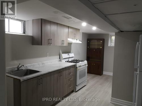 284 Cedar Crescent, Cambridge, ON - Indoor Photo Showing Kitchen