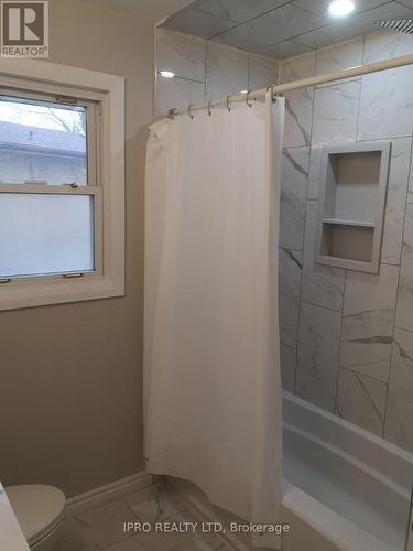 284 Cedar Crescent, Cambridge, ON - Indoor Photo Showing Bathroom