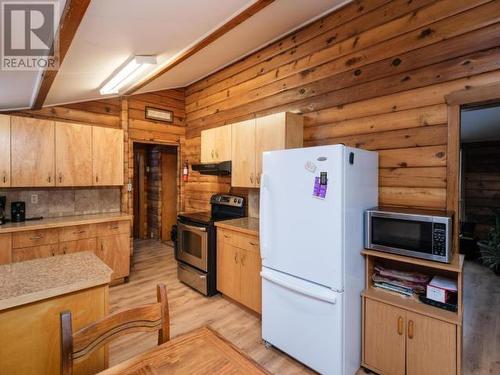 7 Fireweed Drive, Whitehorse, YT - Indoor Photo Showing Kitchen