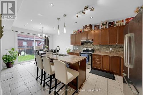 201 Eight Avenue, New Tecumseth, ON - Indoor Photo Showing Kitchen With Double Sink With Upgraded Kitchen