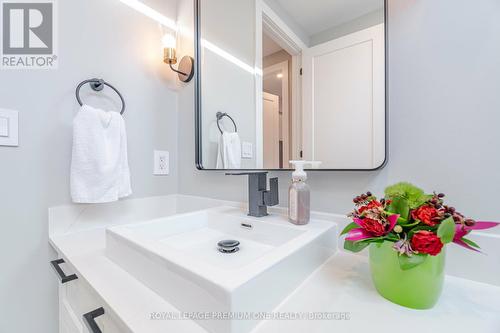 707 Rose Lane, Innisfil, ON - Indoor Photo Showing Bathroom