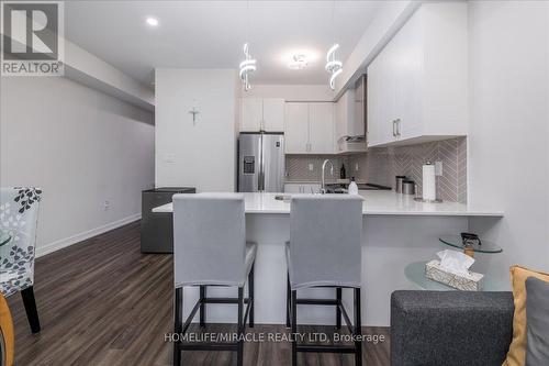 302 Dalhousie Street W, Vaughan, ON - Indoor Photo Showing Kitchen With Upgraded Kitchen