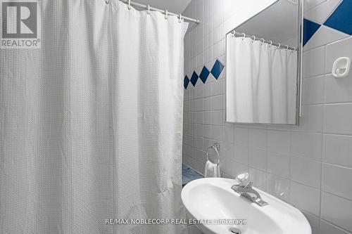 74 Waterbury Street, Caledon, ON - Indoor Photo Showing Bathroom