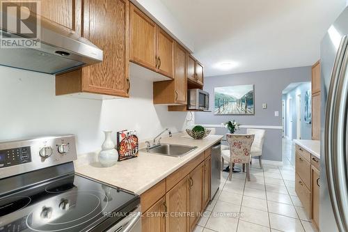 111 Manitou Crescent, Brampton, ON - Indoor Photo Showing Kitchen