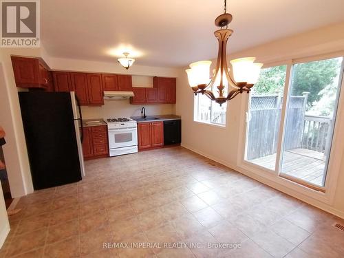 2351 Strawfield Court, Oakville, ON - Indoor Photo Showing Kitchen