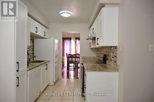 47 - 35 Ceremonial Drive, Mississauga, ON - Indoor Photo Showing Kitchen