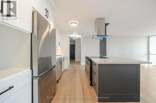 1611 - 61 Richview Road, Toronto, ON - Indoor Photo Showing Kitchen