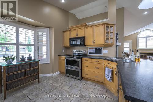 15 Hummingbird Lane, St. Thomas, ON - Indoor Photo Showing Kitchen With Double Sink