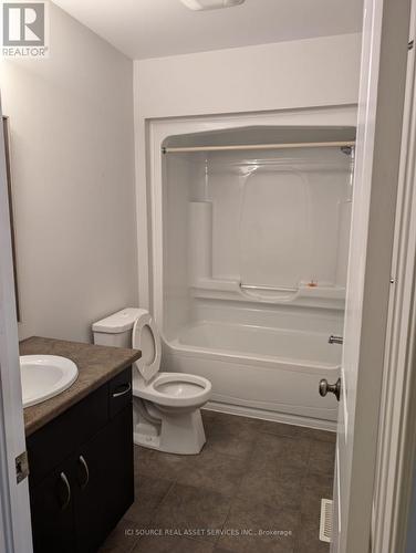 41 - 167 Arkell Road, Guelph, ON - Indoor Photo Showing Bathroom