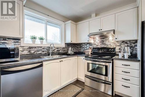 586 Chamberlain Road, Burlington, ON - Indoor Photo Showing Kitchen