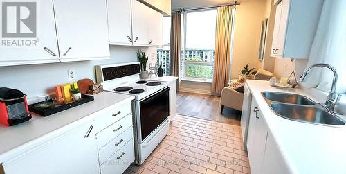 801 - 326 Major Mackenzie Drive E, Richmond Hill, ON - Indoor Photo Showing Kitchen With Double Sink