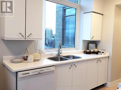 801 - 326 Major Mackenzie Drive E, Richmond Hill, ON - Indoor Photo Showing Kitchen With Double Sink