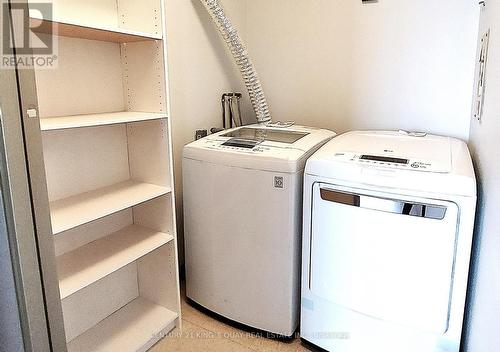 801 - 326 Major Mackenzie Drive E, Richmond Hill, ON - Indoor Photo Showing Laundry Room