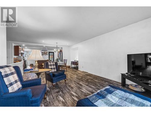 220 Lakeshore Drive, Chase, BC - Indoor Photo Showing Living Room