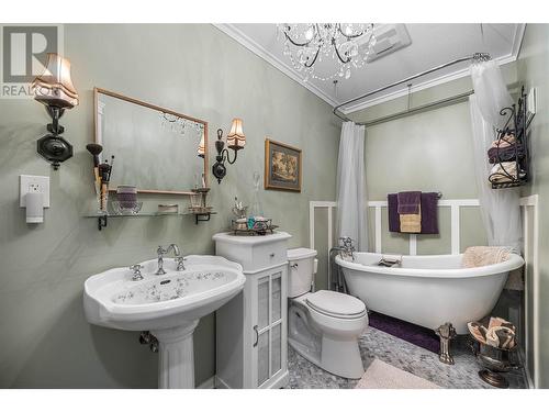 220 Lakeshore Drive, Chase, BC - Indoor Photo Showing Bathroom