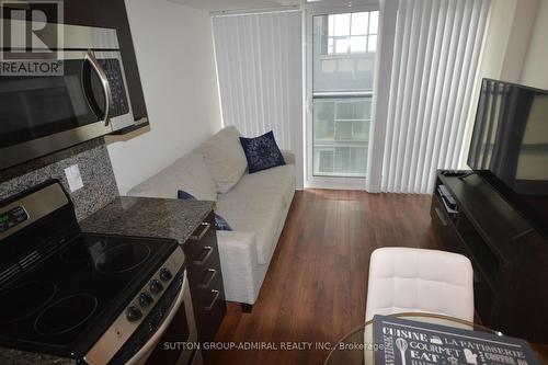 901 - 36 Lisgar Street, Toronto, ON - Indoor Photo Showing Living Room