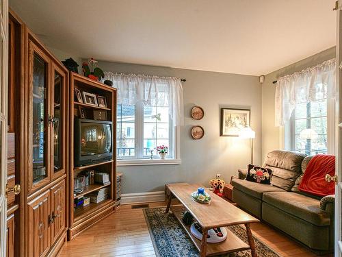 Den - 102 Rue Des Primeroses, Saint-Colomban, QC - Indoor Photo Showing Living Room