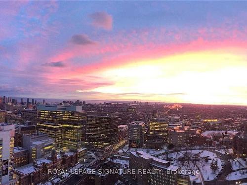 2301-832 Bay St, Toronto, ON - Outdoor With View