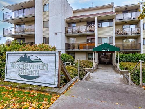 309-2757 Quadra St, Victoria, BC - Outdoor With Balcony