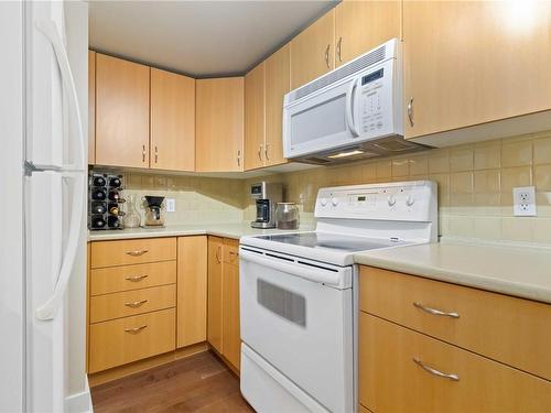 203-1155 Yates St, Victoria, BC - Indoor Photo Showing Kitchen