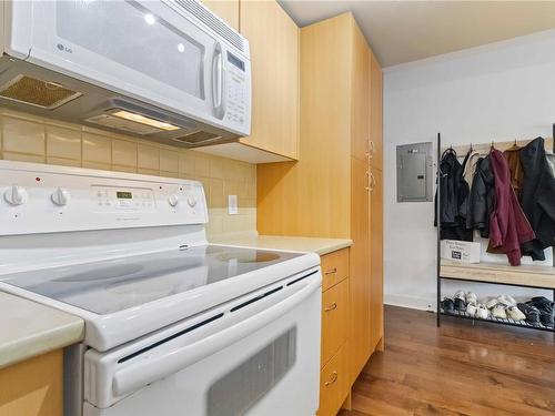 203-1155 Yates St, Victoria, BC - Indoor Photo Showing Kitchen