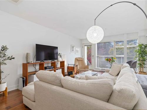 203-1155 Yates St, Victoria, BC - Indoor Photo Showing Living Room