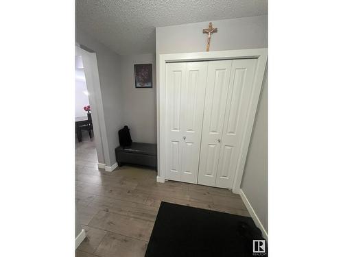 1105 33A St Nw, Edmonton, AB - Indoor