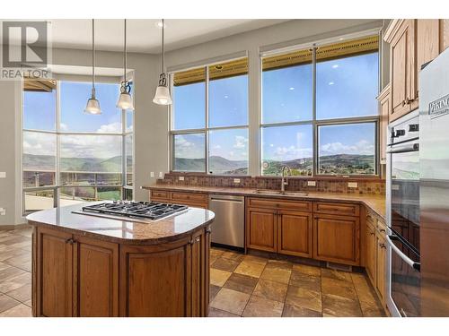 1108 Burgess Way, Kamloops, BC - Indoor Photo Showing Kitchen