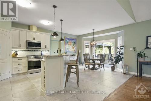 2539 Kearns Way, Ottawa, ON - Indoor Photo Showing Kitchen With Upgraded Kitchen