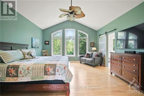 2539 Kearns Way, Ottawa, ON - Indoor Photo Showing Bedroom