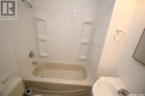 107 James Street, Saskatoon, SK - Indoor Photo Showing Bathroom