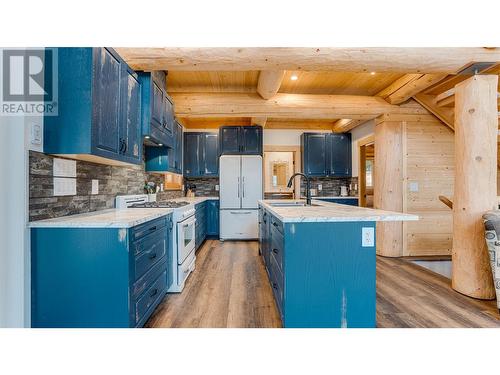 682 Lower Inonoaklin Road, Edgewood, BC - Indoor Photo Showing Kitchen