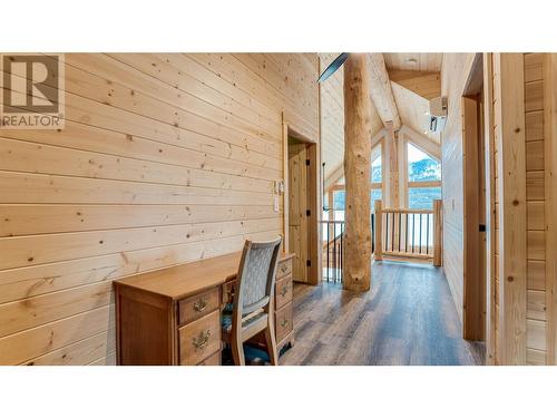 682 Lower Inonoaklin Road, Edgewood, BC - Indoor Photo Showing Other Room