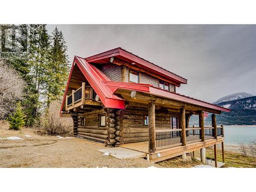 682 Lower Inonoaklin Road, Edgewood, BC - Outdoor