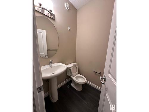 1405 25 Av Nw, Edmonton, AB - Indoor Photo Showing Bathroom